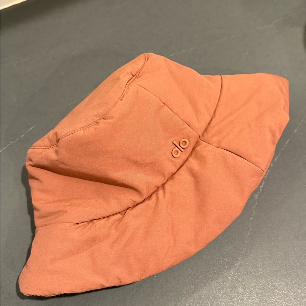 Alo Yoga good shade puffer bucket hat in orange